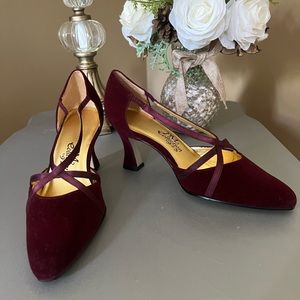 Vintage PM Collection Wine Velvet Heels; sz 8. 80’s era?